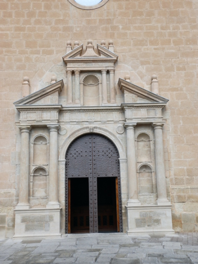 Lámina 12. Portada de la iglesia parroquial de Nuestra Señora de la Asunción.